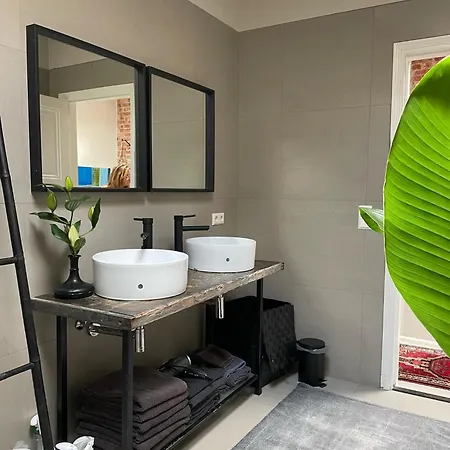 Stylish * Sunny * Cosy House